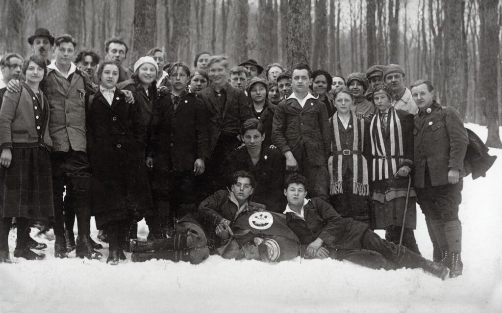 Bezirkssternwanderung zum Mükeborn Februar 1924 Naturfreundejugend aus verschiedenen OG (Copy)