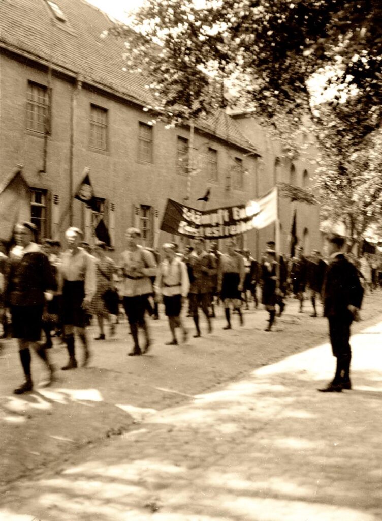 Gaujugendtag in Dieburg, vor dem Kloster, "Erkämpft Euch Geistesfreiheit"