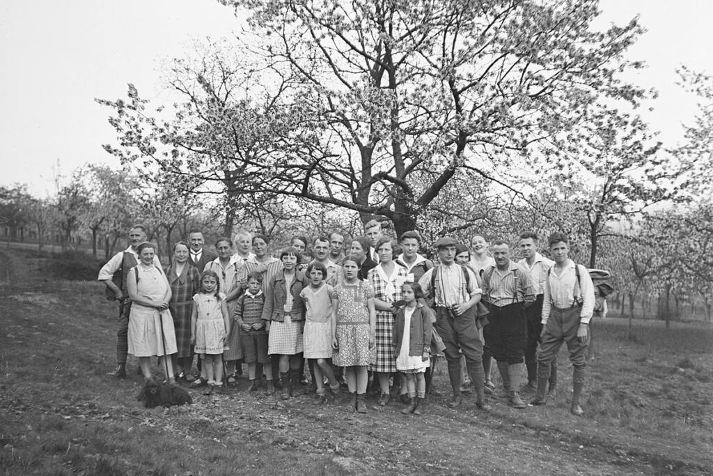 Homburger NF auf dem zur Kirschblüte in Rosbach ca 1928 (Copy)