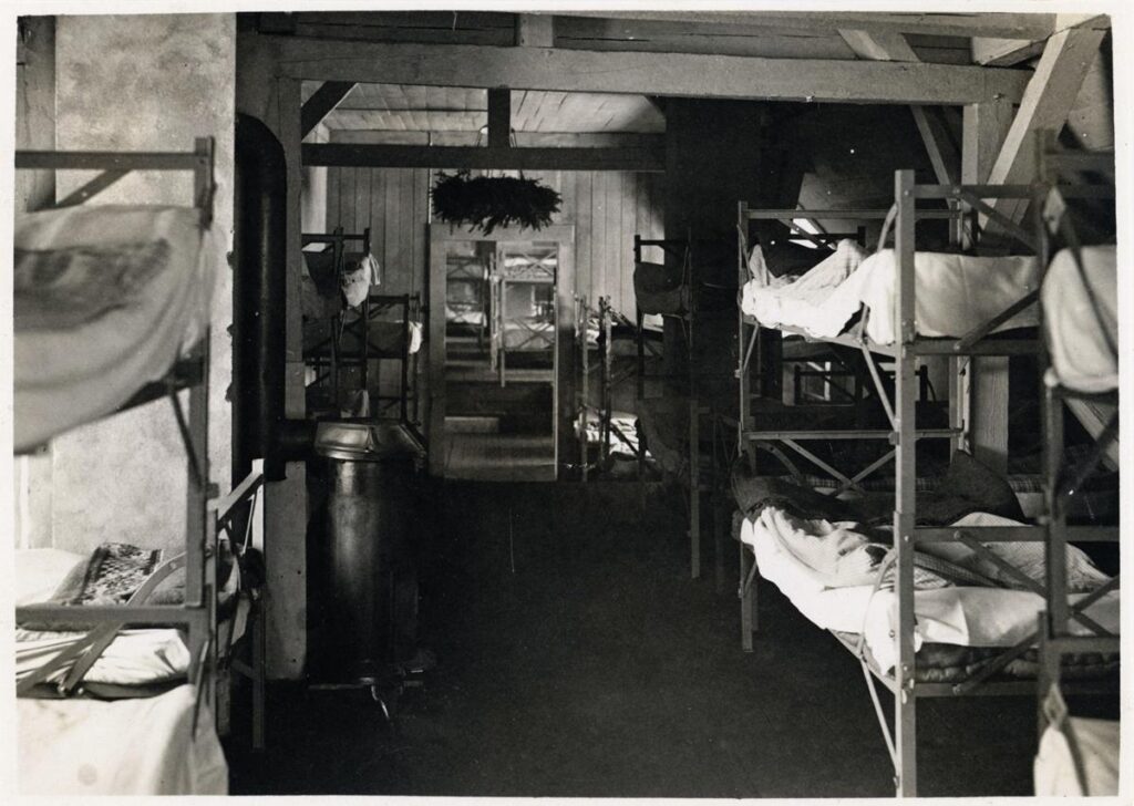NFH Oberreifenberg Schlafraum kurz nach Übernahme der Haarnadelfabrik 1930 (Copy)