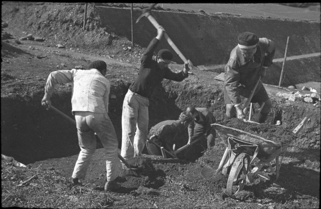 Naturfreunde Baumassnahmen Haarnadelfabrik ca 1930 (Copy)