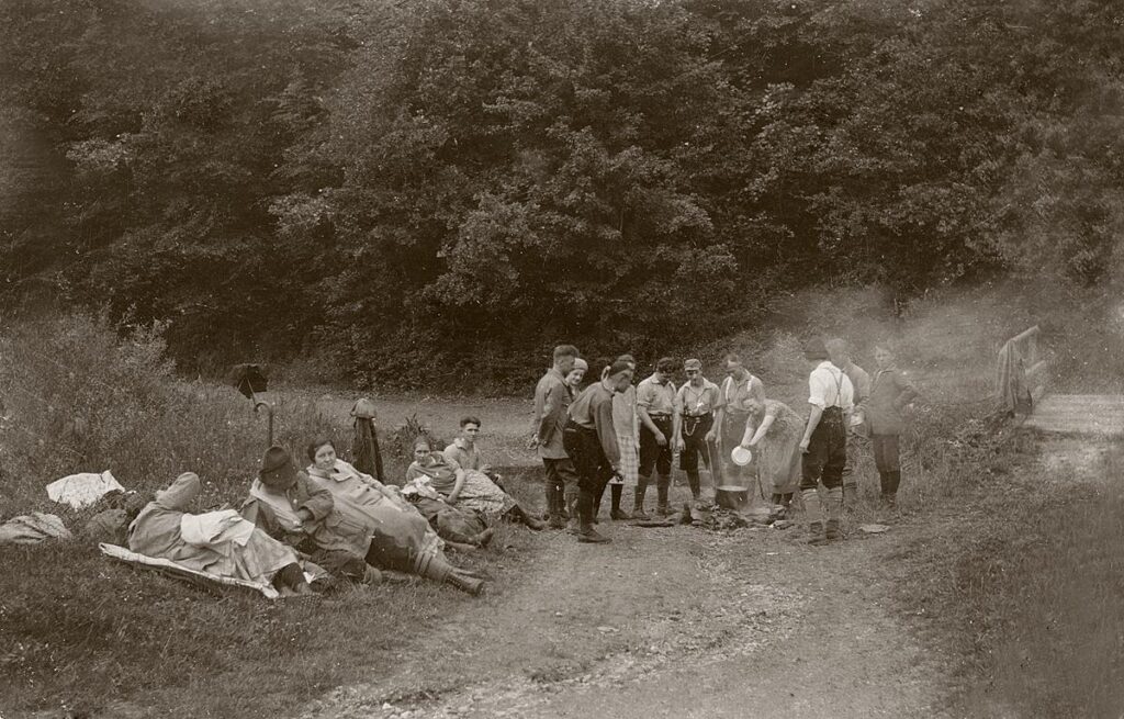 Naturfreunde Vilbel 1930 31 Abkochen vermutlich Vogelsberg (Copy)