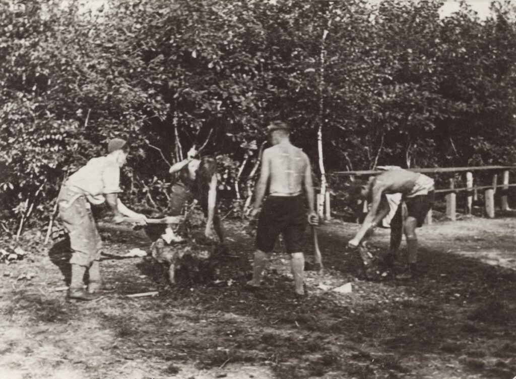 Naturfreunde Vilbel Jugend Fahrt zum Heidehäuschen Wiesbaden Schierstein August 1931 (Copy)