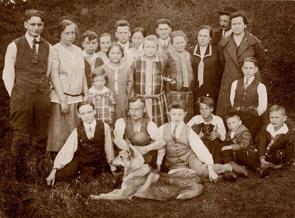 Naturfreunde Vilbel Wanderung ca 1927 (Copy)
