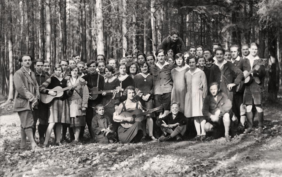 OG Offenbach auf einem Ausflug nach Eisenbach Unterfranken zwecks Werbeveranstaltung zur Gründung einer neuen Ortgruppe 1930 (Copy) neu (Copy)